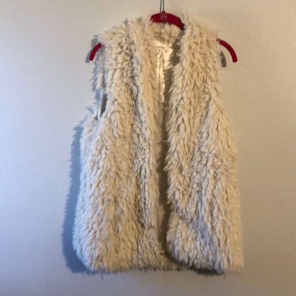 Maurices Jackets & Blazers - Whit fur vest